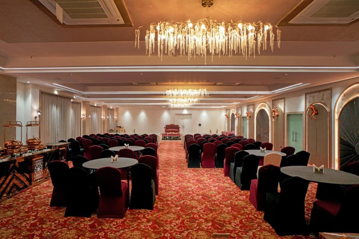 Hotel Midas Inn Mathura Eksteriør billede